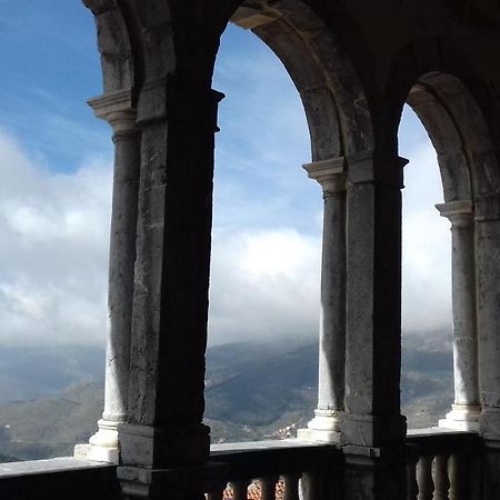 Bed and Breakfast Monolocale Nel Centro Storico Aieta Exterior foto