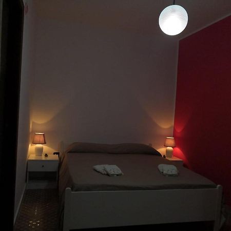 Bed and Breakfast Monolocale Nel Centro Storico Aieta Exterior foto