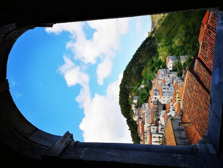 Bed and Breakfast Monolocale Nel Centro Storico Aieta Exterior foto